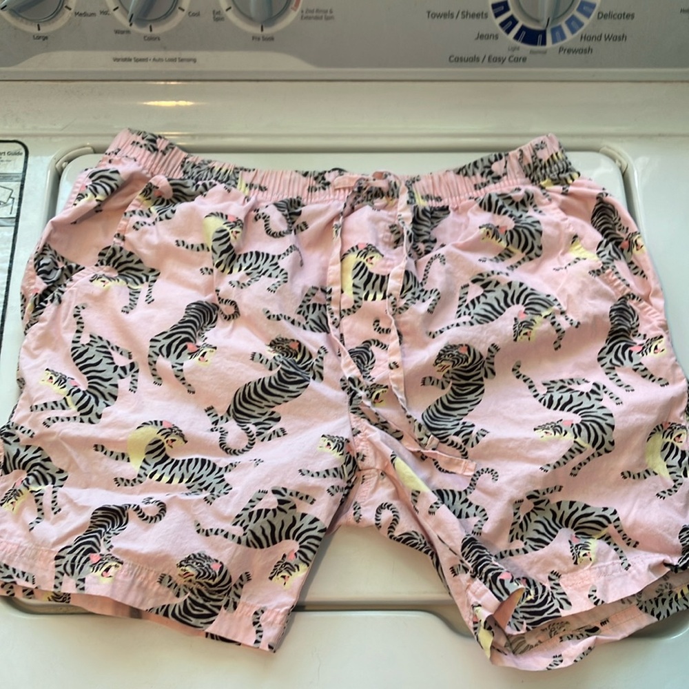 Massive men’s Pink Tiger Print Casual Shorts medium